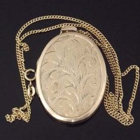 Lot 291 - 9ct gold locket and chain.