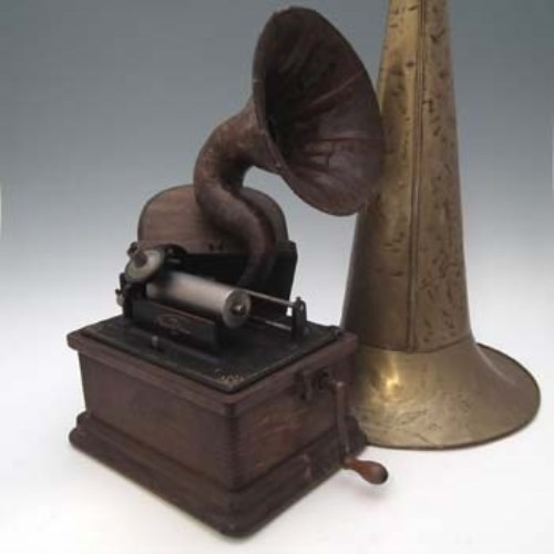 Lot 23 - Edison fireside phonograph, quantity cold moulded records and two horns.
