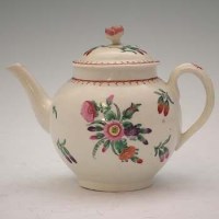 Lot 228 - Worcester lidded teapot.