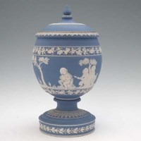 Lot 241 - Large Wedgwood light blue jasper dip lidded vase
