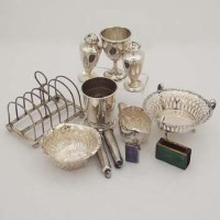 Lot 368 - Silver toast rack and eleven other items (12).