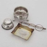 Lot 407 - Group of items: George III silver cushion form