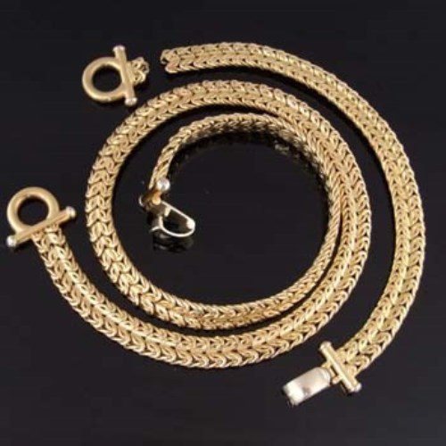 Lot 437 - An 18ct gold UnoAerre suite of jewellery