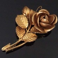 Lot 456 - 18ct gold rose brooch.