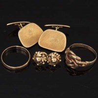 Lot 495 - Group of items: pair of .585 gold cufflinks; pair