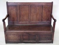 Lot 796 - Oak panelled seat settle