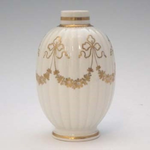 Lot 98 - Worcester tea canister probably by Giles.