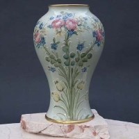 Lot 176 - Macintyre Moorcroft vase