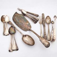 Lot 223 - Georgian slice and quantity other silver flatware