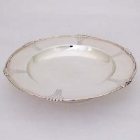 Lot 252 - Mappin & Webb silver cake stand.