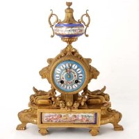 Lot 22 - French mantel clock.