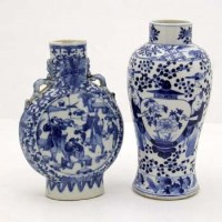 Lot 163 - Two pieces blue and white ware.
