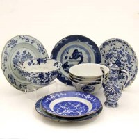 Lot 179 - Group of Chinese blue and white porcelain:foliate
