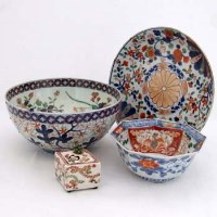 Lot 183 - Japanese Imari saucer dish; Imari bowl; octagonal