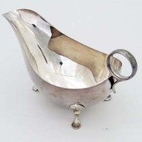 Lot 368 - Silver Georgian style sauce boat.