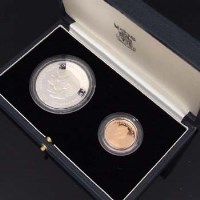 Lot 404 - 1981 proof gold sovereign and silver crown.