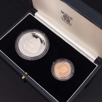 Lot 405 - 1981 proof gold sovereign and silver crown.