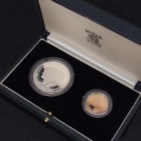 Lot 407 - 1981 proof gold sovereign and silver crown.