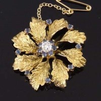 Lot 427 - 18ct gold diamond and sapphire circular floret