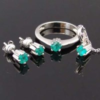 Lot 430 - Suite of emerald and 18k jewellery.