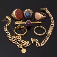 Lot 443 - Group of assorted gold rings, chains etc.