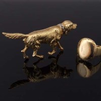 Lot 493 - 18ct gold cast brooch of a spaniel, London 1965