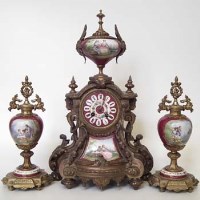Lot 19 - Mantel clock and two side vases.