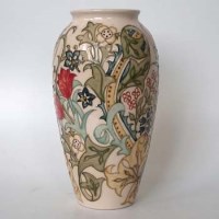Lot 169 - Moorcroft golden lily pattern vase