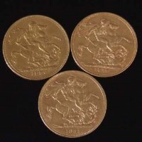 Lot 241 - Three Australian mint Victoria young head sovereigns