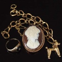 Lot 298 - 9ct gold cameo, ring, chain.