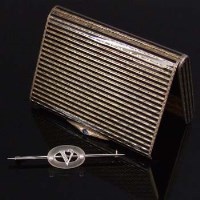 Lot 305 - 15ct gold and platinum V bar brooch; silver
