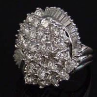 Lot 309 - 14ct gold large diamond cluster ring
