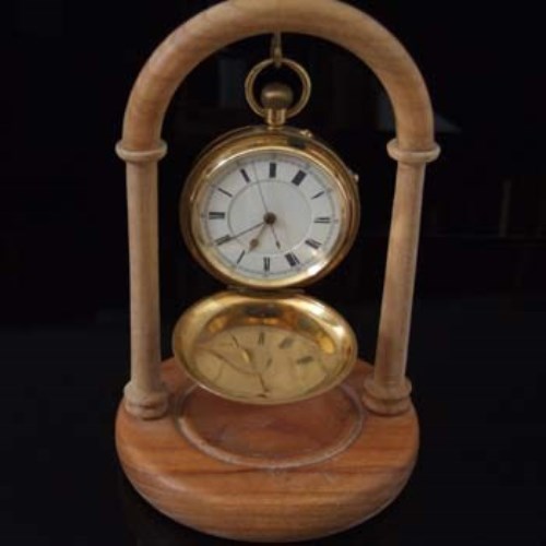 Lot 352 - 18ct gold keyless Hunter pocket watch and stand.