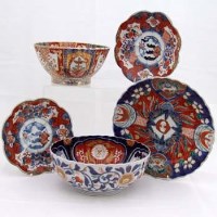 Lot 75 - Two imari bowls and three plates.