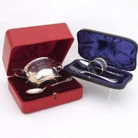 Lot 346 - Cased silver porringer and spoon and a cased christening set