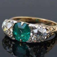 Lot 392 - Emerald and diamond 18ct gold ring