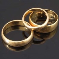 Lot 289 - Three 22ct gold plain band rings, 15.3g in total