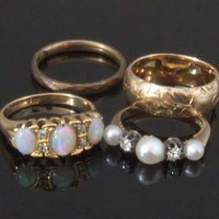 Lot 307 - 18ct Gold Wedding Band and three other Rings