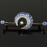 Lot 342 - Sapphire and diamond brooch