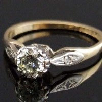 Lot 346 - Single stone diamond ring