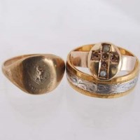 Lot 254 - Twenty-two carat gold and platinum band; Victorian gold memoriam ring; nine carat gold signet ring.