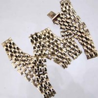 Lot 260 - 9ct gold brick pattern choker necklace, 23.6g