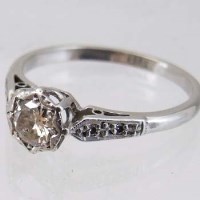 Lot 281 - Platinum and diamond single stone ring