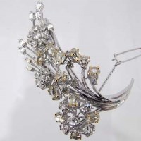 Lot 303 - Platinum and diamond floral spray brooch