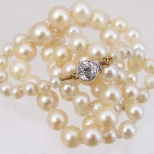 Lot 331 - Single strand pearl choker graduated necklace, on