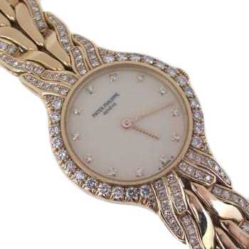 Lot 369 - An 18ct gold Patek Philippe Calatrava wristwatch