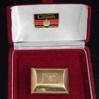 Lot 234 - Eighteen carat gold bar of soap Imperial Leather