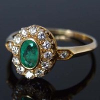 Lot 296 - Emerald and dianond oval cluster ring in 18ct