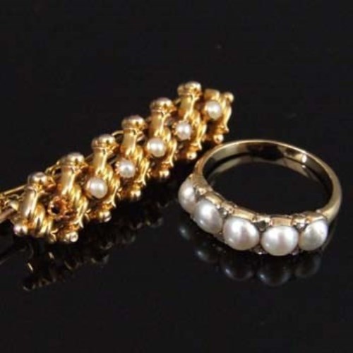 Lot 338 - Ladies Dress Ring and a brooch