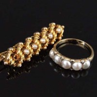 Lot 338 - Ladies Dress Ring and a brooch
